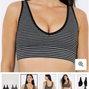 XOXO Woman'sBlack Striped ‎ Junior Sports bra L